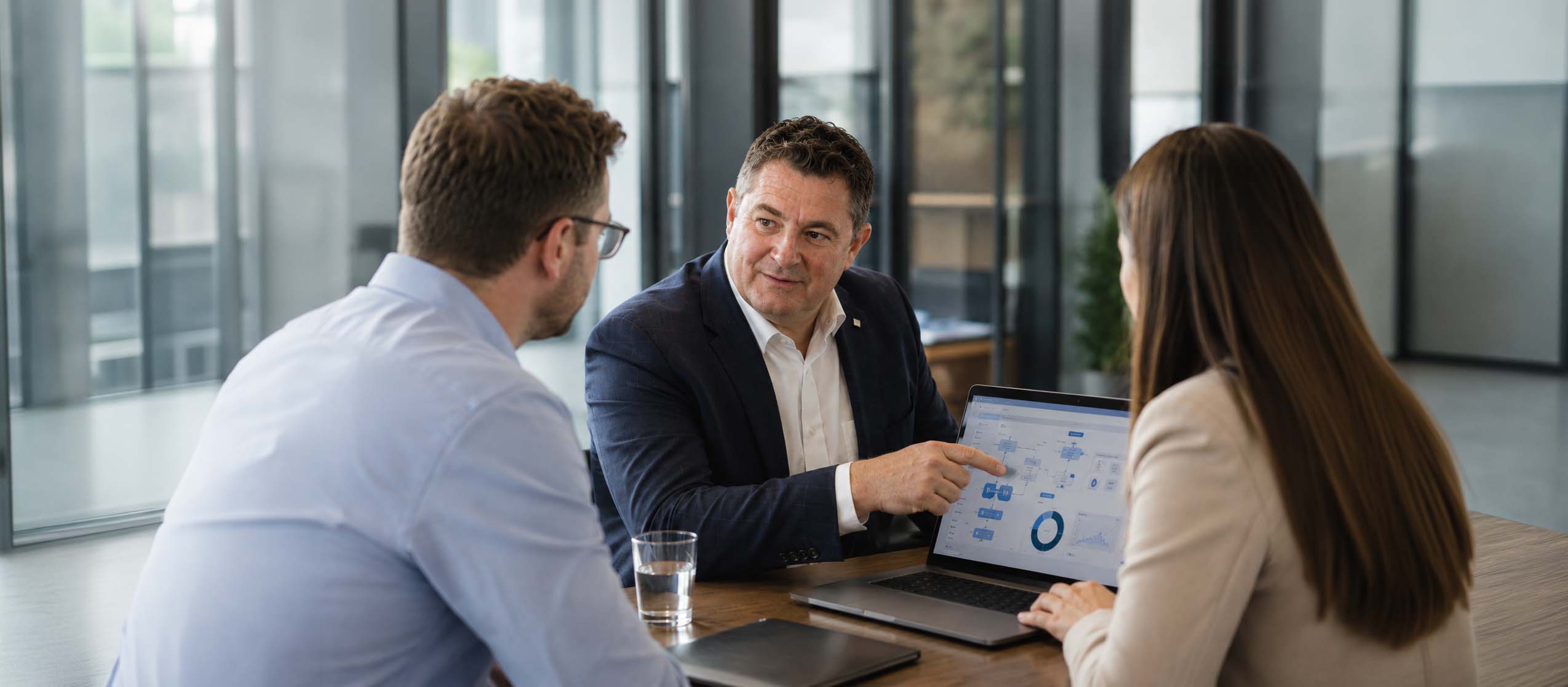 Besprechung des Anmeldestands anhand des Live-Dashboards