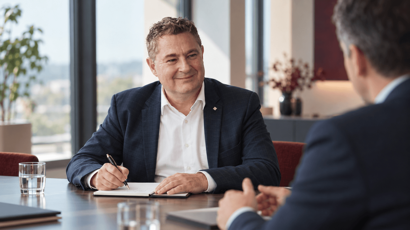 Abstimmung beim Kunden vor Ort im Anlagenbau